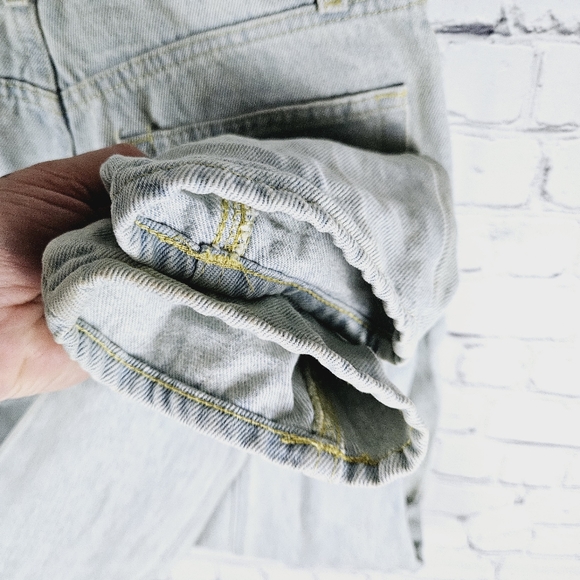 BDG URBAN OUTFITTERS | Mom high rise light wash tapered leg jeans - Picture 5 of 12